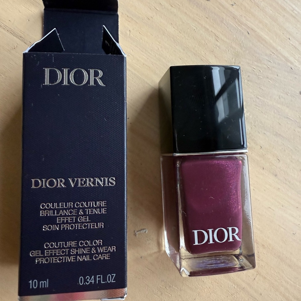 NIB Dior Vernis - Gel effect shine & wear protective nail care, 887 Triomphe